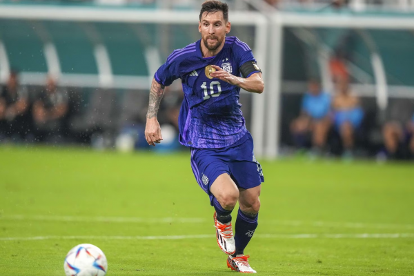 HL8 Việt Nam : Messi lại chọc thủng hàng phòng ngự Peru sau 16 năm, so sánh Argentina với Barcelona